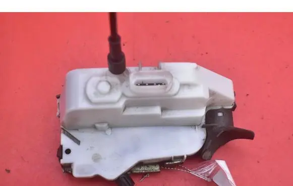 Renault Megane II Front door lock