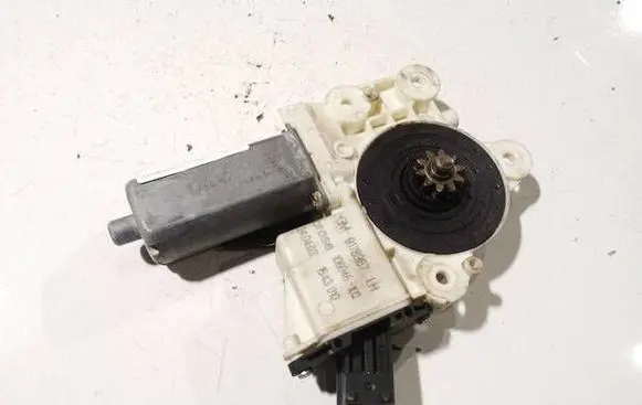 Opel Signum Front door window regulator motor 0130822011