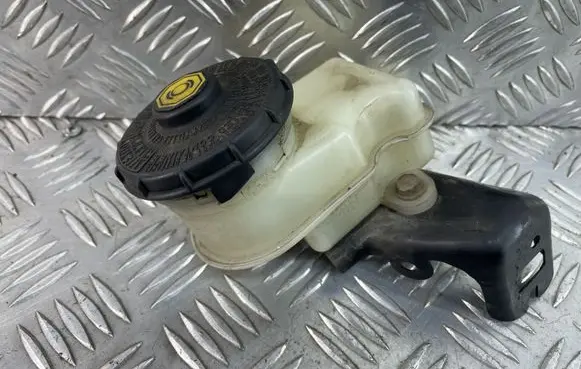 Honda Civic Brake fluid reservoir 