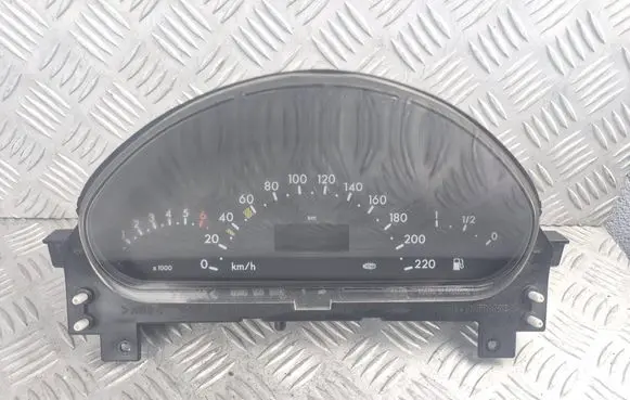 Mercedes-Benz A W168 Speedometer (instrument cluster) A1685404811 09052689902