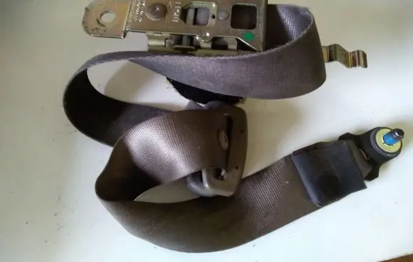 Jaguar S-Type Front seatbelt 33048264