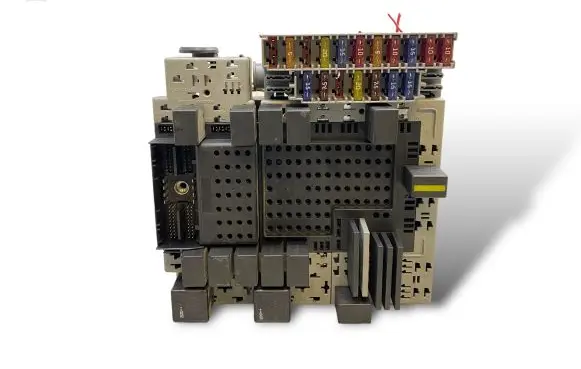 Volvo V70 Fuse module 30679527 04W224 08696098