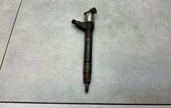 Opel Astra K Fuel injector 55578075
