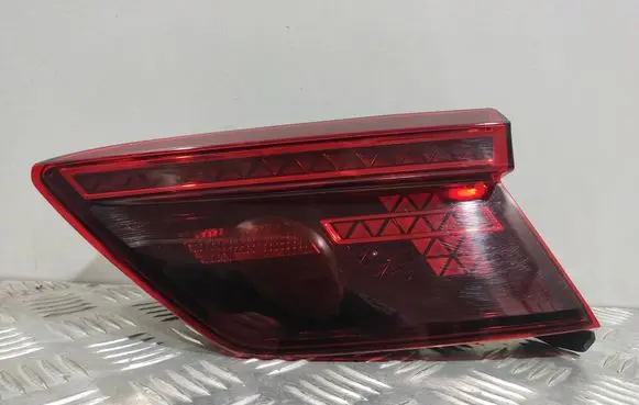 Volkswagen Tiguan Tailgate rear/tail lights 5NA945308D 160117