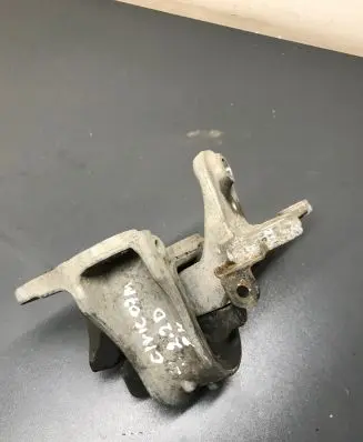 Honda Civic Engine mount bracket
