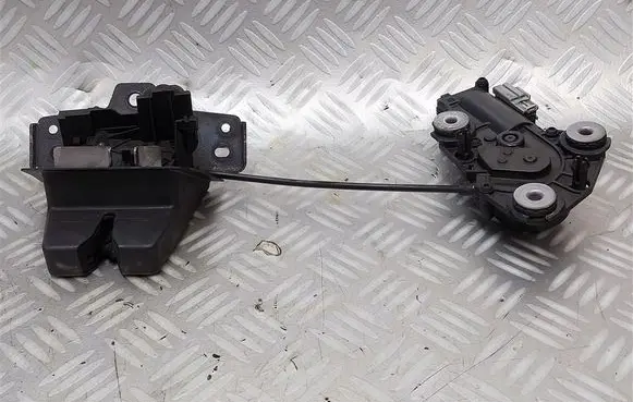 Volvo XC40 Tailgate lock latch 32149889