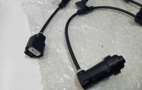 Mitsubishi L200 ABS rear brake sensor MN102577 4MG1220103