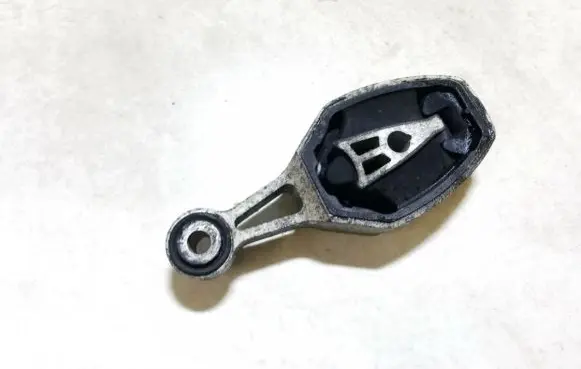 Citroen DS3 Engine mount bracket 9810221880
