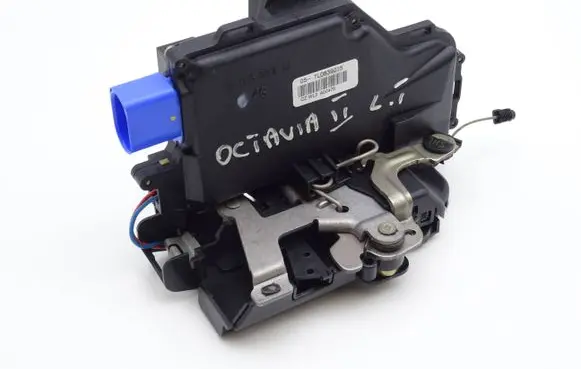 Skoda Octavia Mk2 (1Z) Rear door lock 7L0839015