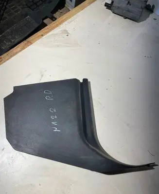 Land Rover Discovery 4 - LR4 Foot area side trim EMC500321