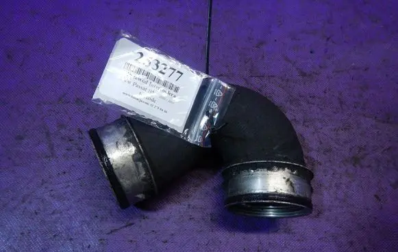 Volkswagen PASSAT B5.5 Intercooler hose/pipe 