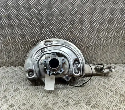 BMW 5 G60 G61 Front wheel hub 6898327