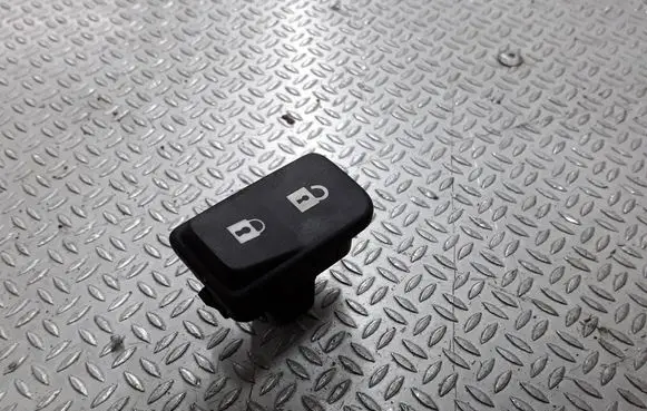 Volvo V50 Central locking switch button 0665832