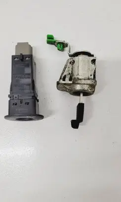 Nissan Pulsar Front door lock (next to the handle) 