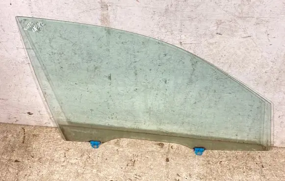 Mitsubishi Outlander Front door window glass four-door 43r00014