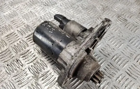 Volkswagen Polo IV 9N3 Starter motor