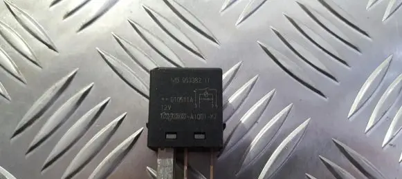 Volvo S40, V40 Other relay mb9533821l mb953382