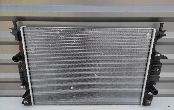 Ford Galaxy Coolant radiator DG938005DD