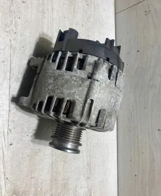 Volkswagen Golf VII Generator/alternator 04E903023K