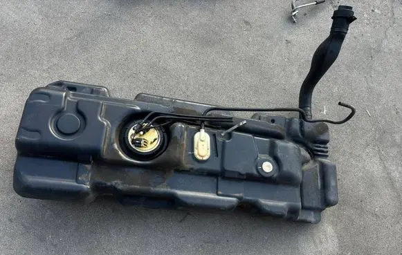 Mercedes-Benz Vito Viano W639 Fuel tank A6394704201 A6394704701 A6394704301