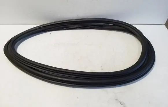 Audi Q3 8U Front door rubber seal 8U0831721