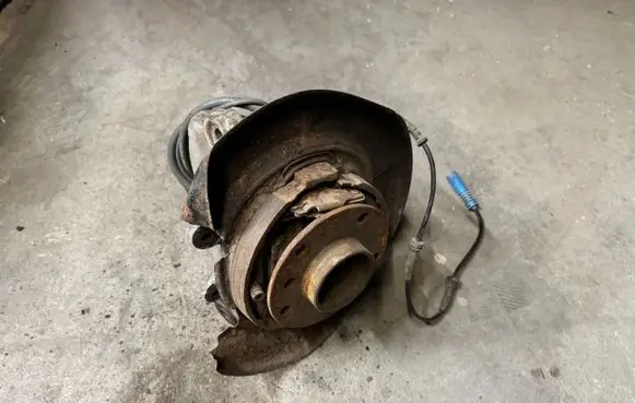 BMW 5 E39 Rear wheel hub spindle/knuckle 33321091336 9203020704836321 CB85033