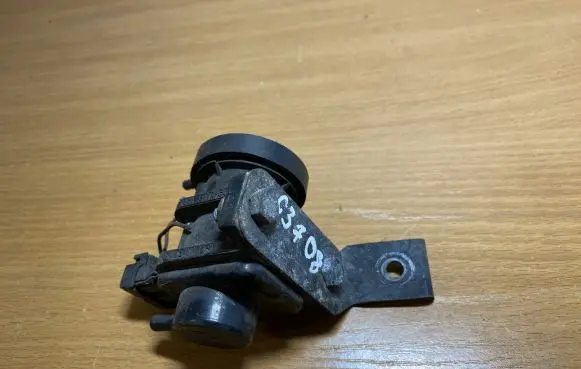 Mercedes-Benz E W210 Turbo solenoid valve 0005450327 C3708