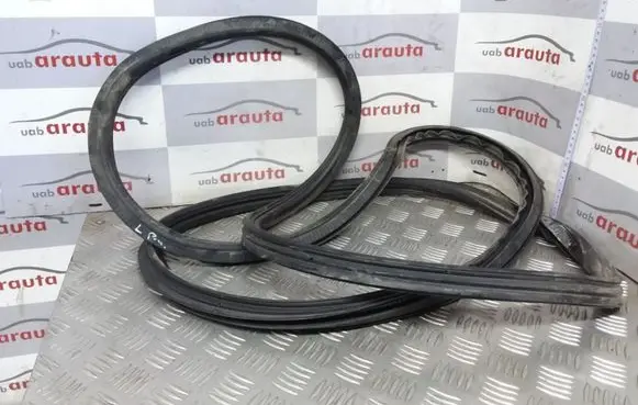 Mercedes-Benz Vito Viano W639 Front door rubber seal A6396970098