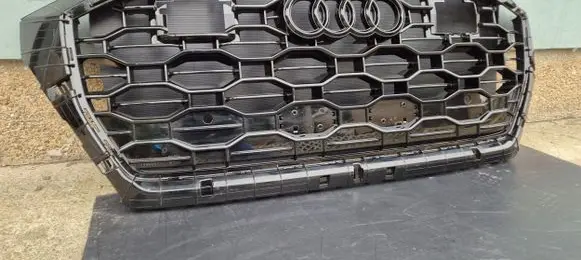 Audi Q8 Front grill