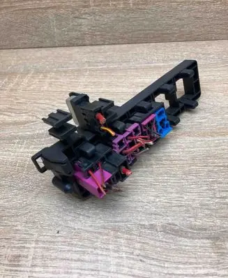 Volkswagen PASSAT B6 Fuse module 1K1937503