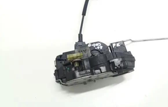 Opel Insignia A Front door lock