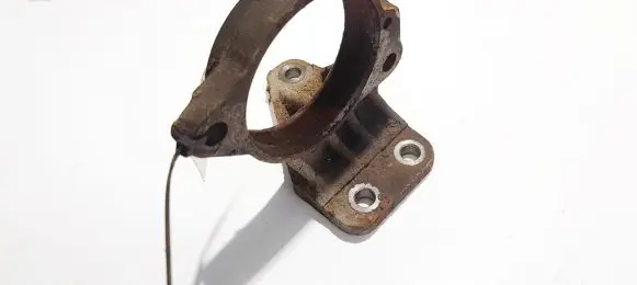 Toyota Avensis Verso Engine mounting bracket