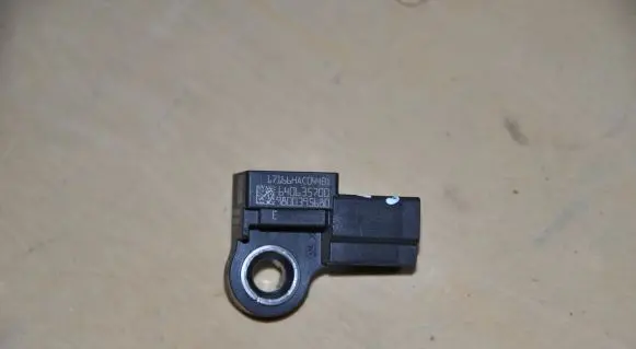 Citroen C4 II Picasso Airbag deployment crash/impact sensor 9800395680