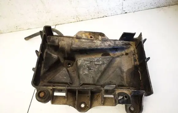 Skoda Fabia Mk1 (6Y) Battery bracket