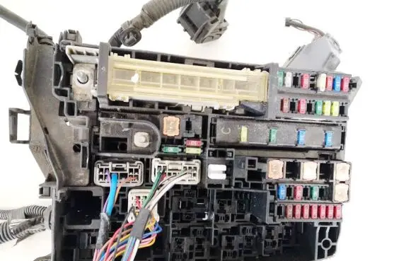 Toyota Avensis T270 Fuse box set 8211105j11 82111-05j11