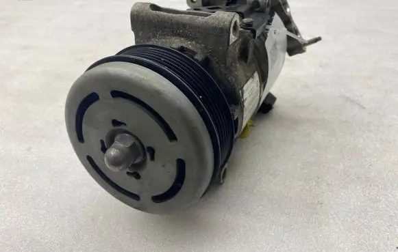 Peugeot 3008 II Air conditioning (A/C) compressor (pump) 9812682180