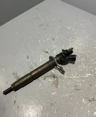 Volvo XC60 Fuel injector 31303238