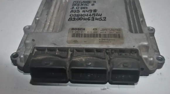 Renault Megane II Engine control unit/module 0281011814 8200462452 8200589813