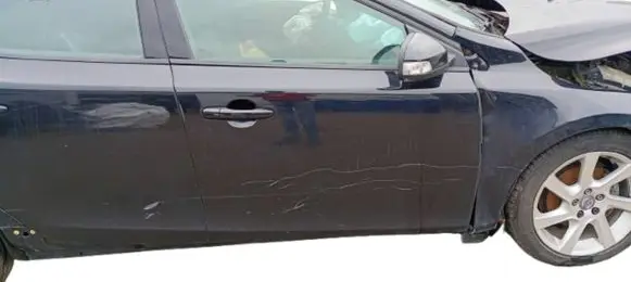 Volvo V40 Front door