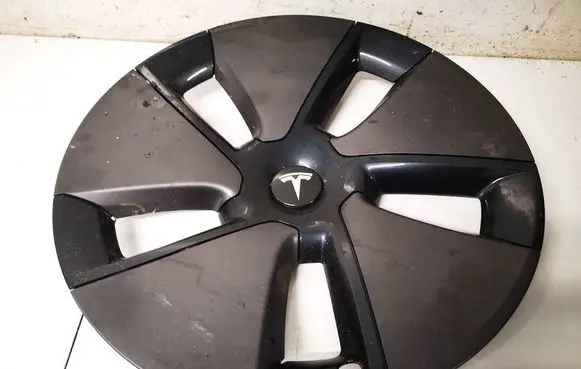 Tesla Model 3 R17 wheel hub/cap/trim 104427100A