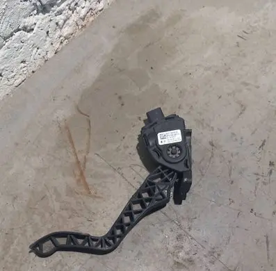 Peugeot 308 Accelerator throttle pedal 9681530380 6PV00908301