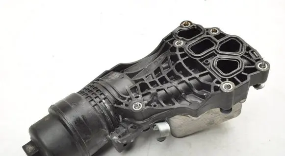 BMW 1 F40 Oil filter mounting bracket 8649177
