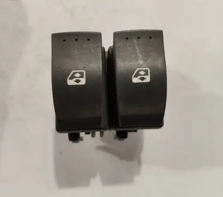 Renault Espace - Grand espace IV Electric window control switch 015090B