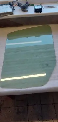 Mercedes-Benz Sprinter W907 W910 Front door window glass four-door E143R001025