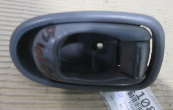 Hyundai Elantra Front door interior handle