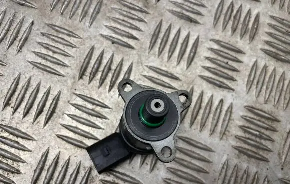 BMW 3 E90 E91 Fuel pressure regulator 