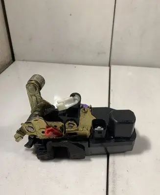 Chrysler PT Cruiser Front door lock
