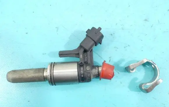 Peugeot 207 Fuel injector 0261500102 IMPRK1131043
