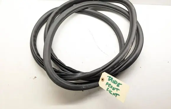 Chevrolet Tahoe Front door rubber seal 84688297