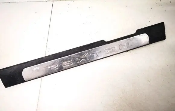 Front sill trim cover